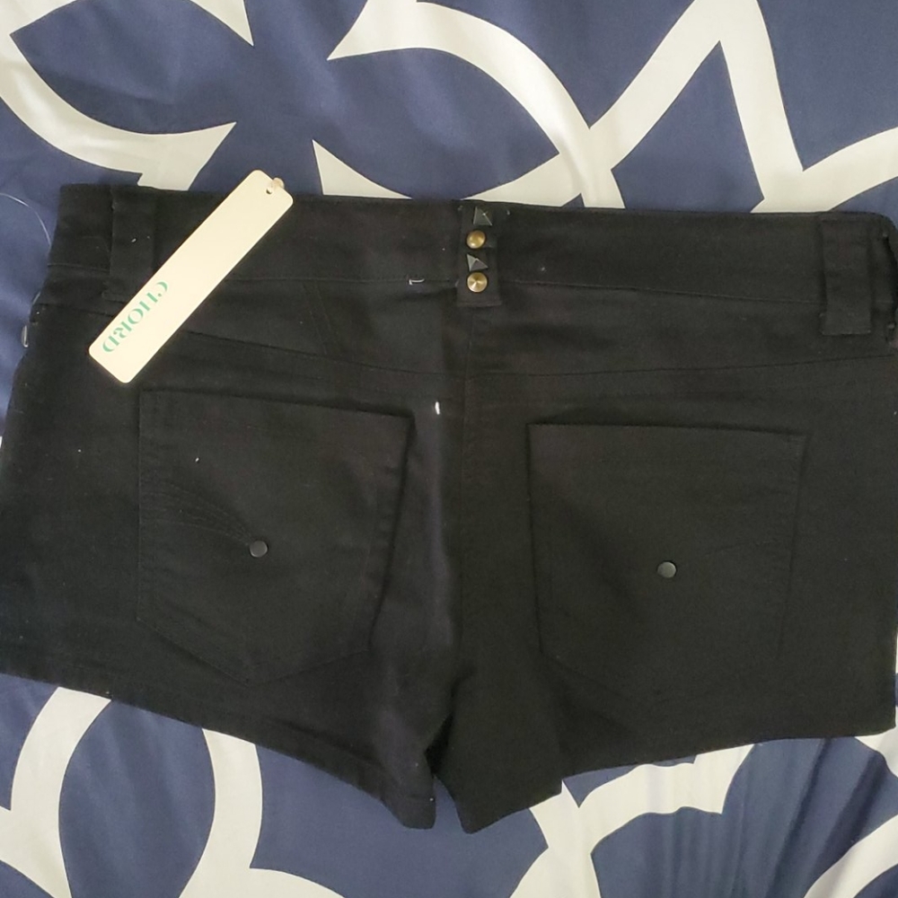 Short - Picture 3 of 4